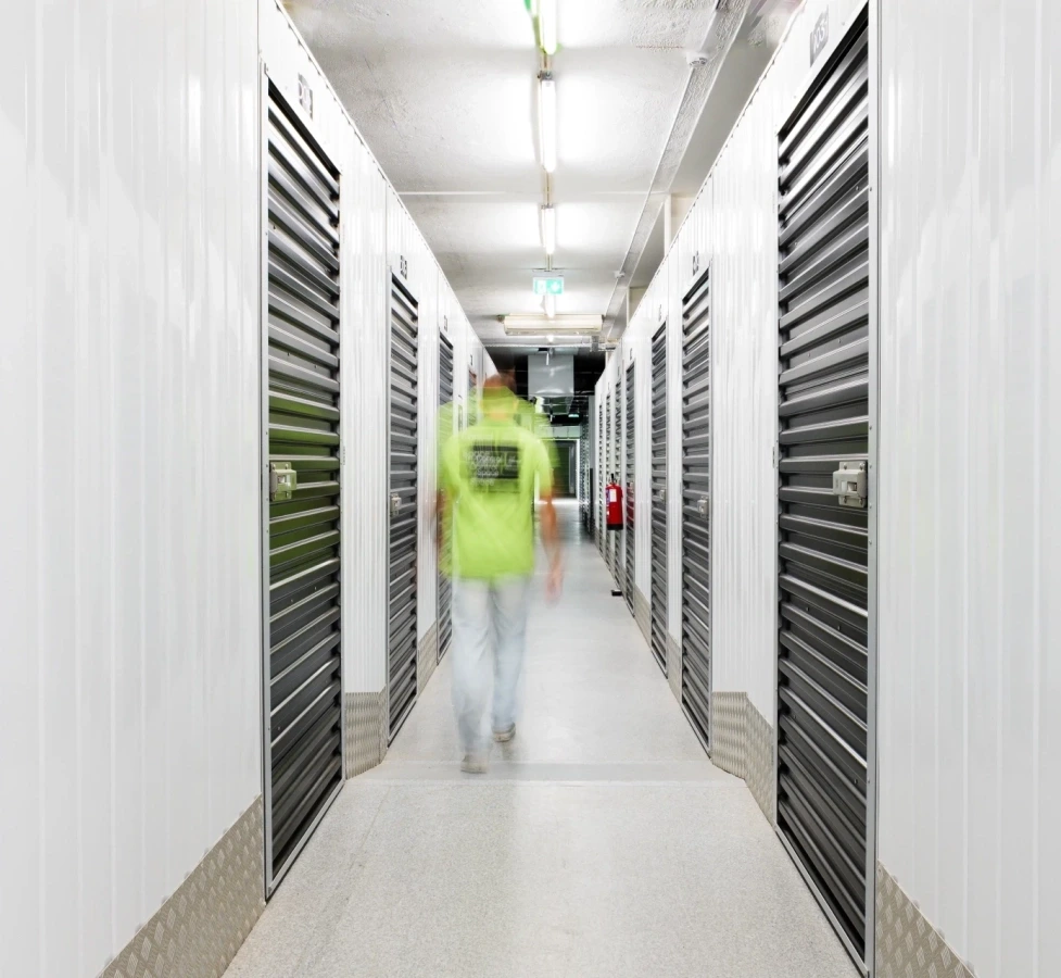 Control Space Self Storage - Corredor com Colaborador_compressed