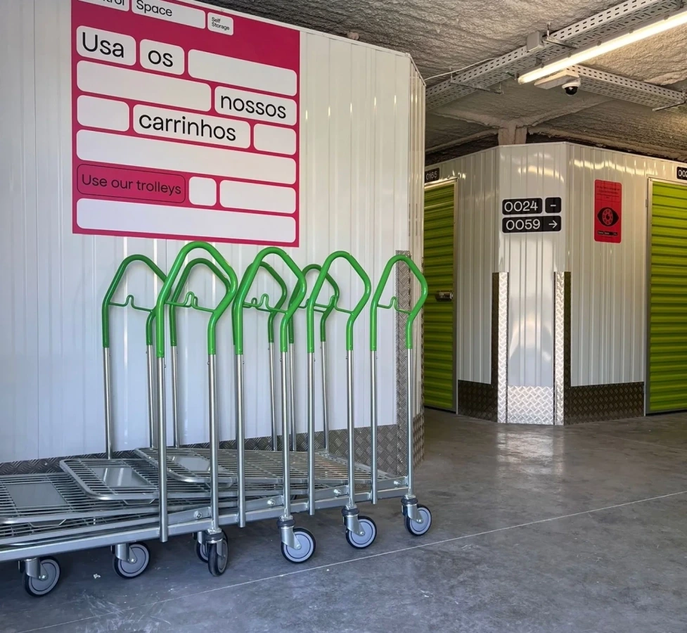 Control Space Self Storage GaiaShopping - Carrinhos de apoio